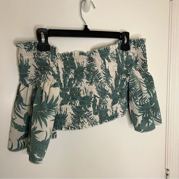 Luxxel | white and green tropical print smocked crop top | Large - Picture 5 of 5
